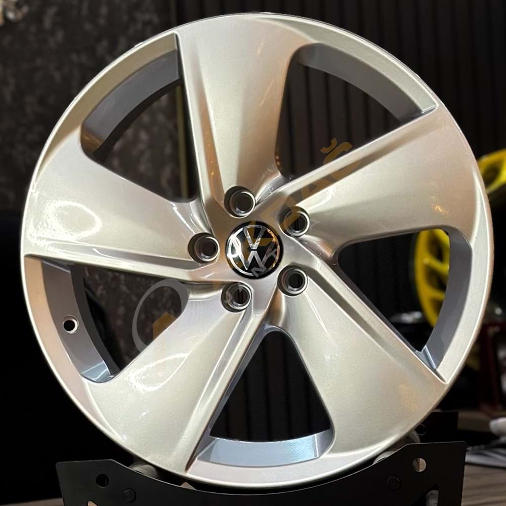 17X7 JANT MODEL 580 4X100 ET35 67,1 SİLVER DEKOR
