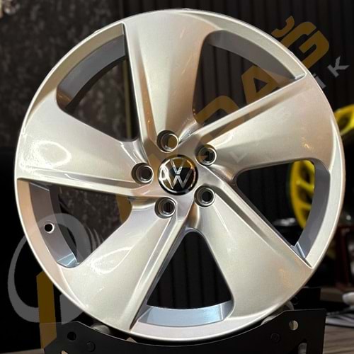 17X7 JANT MODEL 580 4X100 ET35 67,1 SİLVER DEKOR