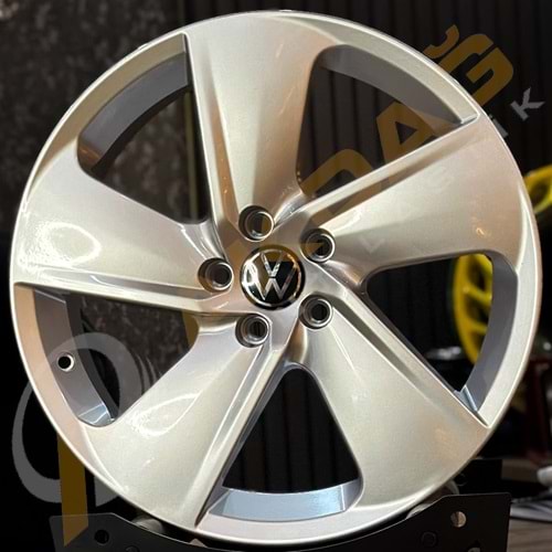 17X7 JANT MODEL 580 5X112 ET40 73,1 SİLVER DEKOR