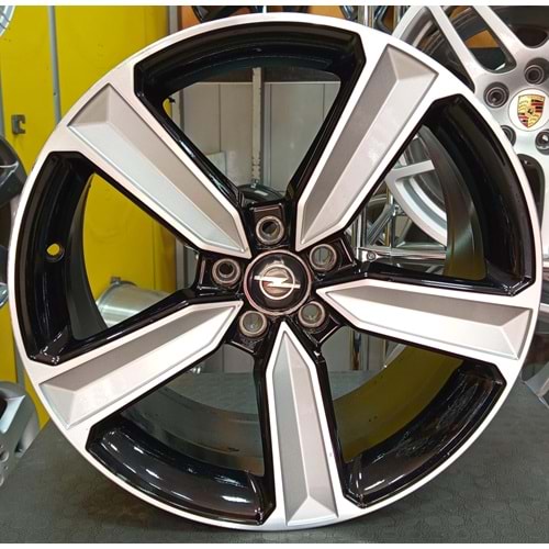 18X8 ÇIKMA JANT 5X105 ET 35 BABAYAGA REPLİKA